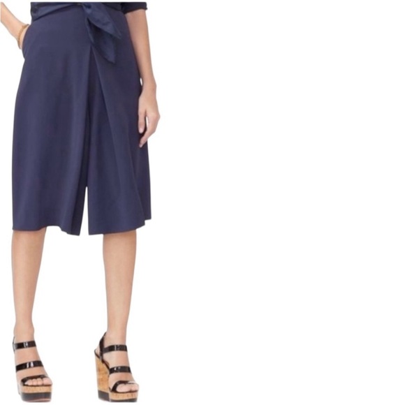 Lauren Ralph Lauren Pleated Front Wide Leg Navy Shorts - Picture 1 of 14